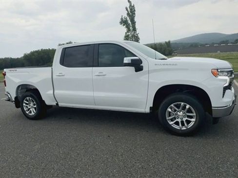 New 2026 Chevrolet Silverado 1500 LT image 2