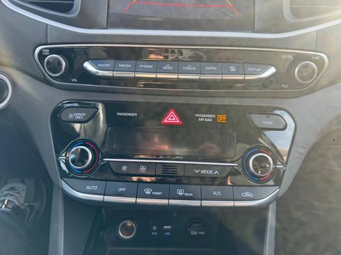 Used 2019 Hyundai Ioniq Plug-In Hybrid image 20