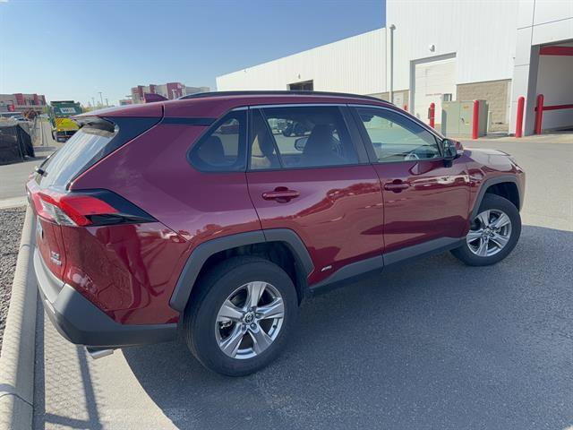 Certified 2022 Toyota RAV4 XLE w/ XLE Grade Weather Package AWD/4WD image 30