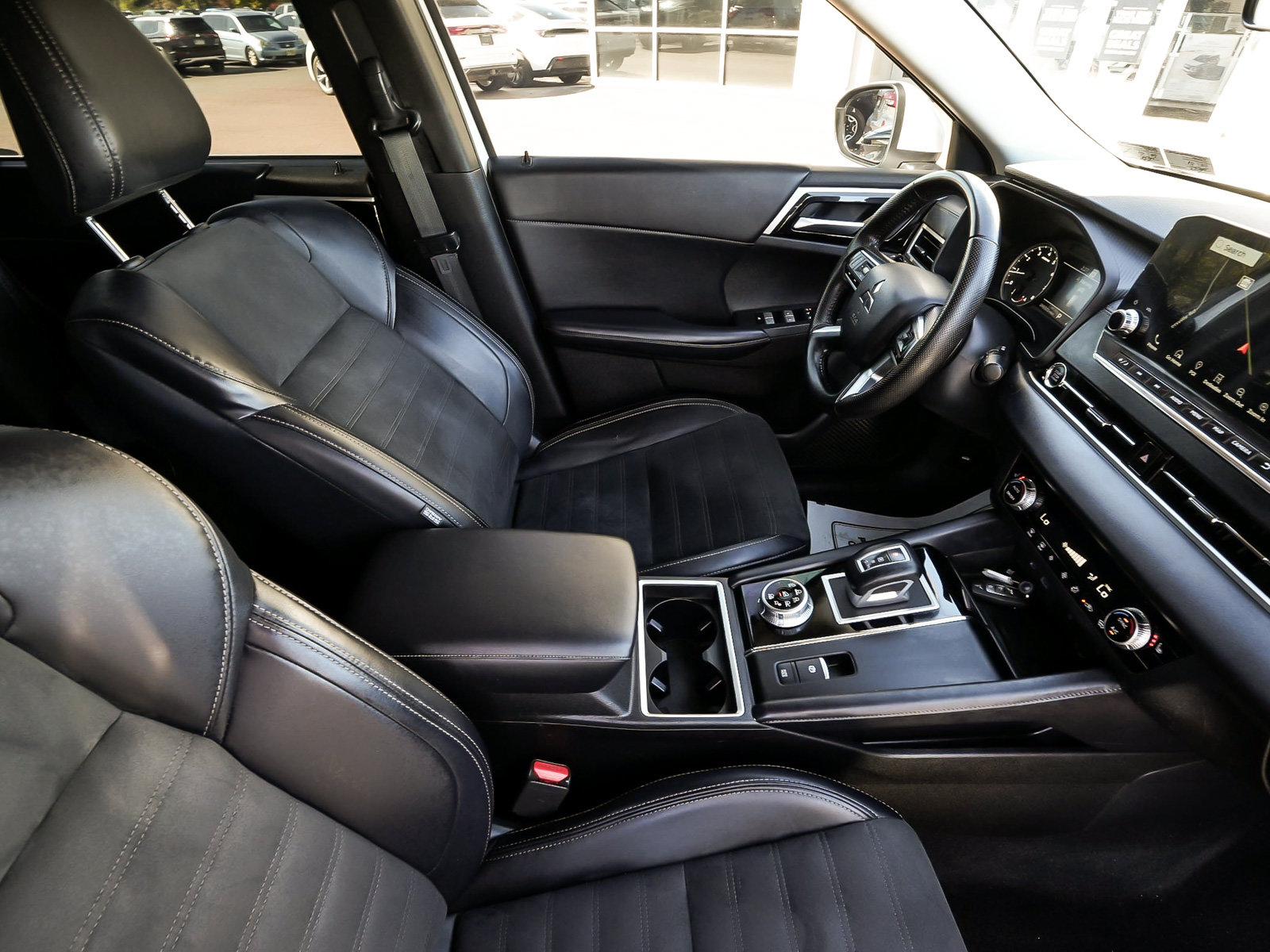 Used 2024 Mitsubishi Outlander SE AWD/4WD image 37