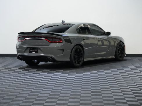 Used 2017 Dodge Charger R/T RWD image 5