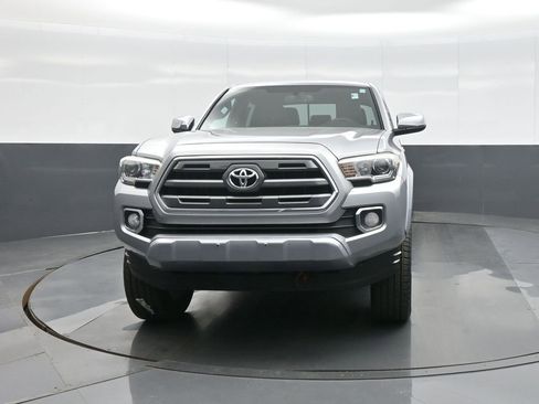 Used 2017 Toyota Tacoma Limited w/ Tow Package image 3