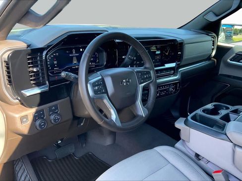 Used 2023 Chevrolet Silverado 1500 RST w/ Z71 Off-Road Package AWD/4WD image 18