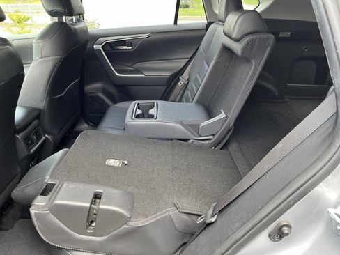Used 2019 Toyota RAV4 XLE Premium FWD image 27