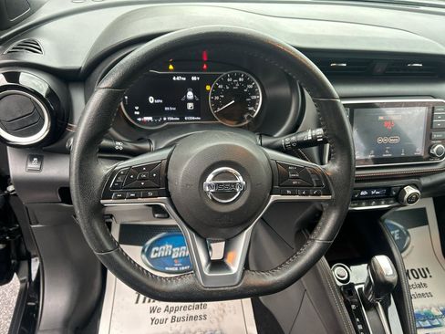 Used 2019 Nissan Kicks SR w/ SR Premium Package FWD image 14