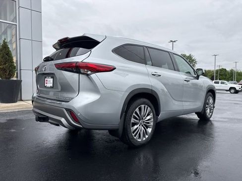 Used 2021 Toyota Highlander Platinum AWD/4WD image 6