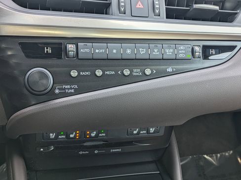 Used 2020 Lexus ES 350 w/ Premium Package image 15