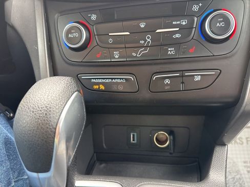 Used 2018 Ford Escape SE w/ SE Sync 3 Package FWD image 30