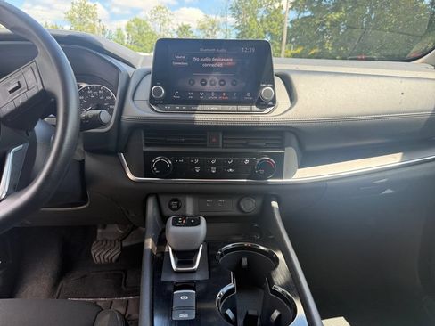 Used 2024 Nissan Rogue S FWD image 16