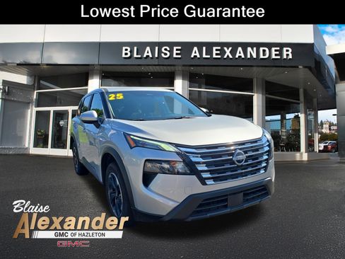 Used 2025 Nissan Rogue SV AWD/4WD image 1