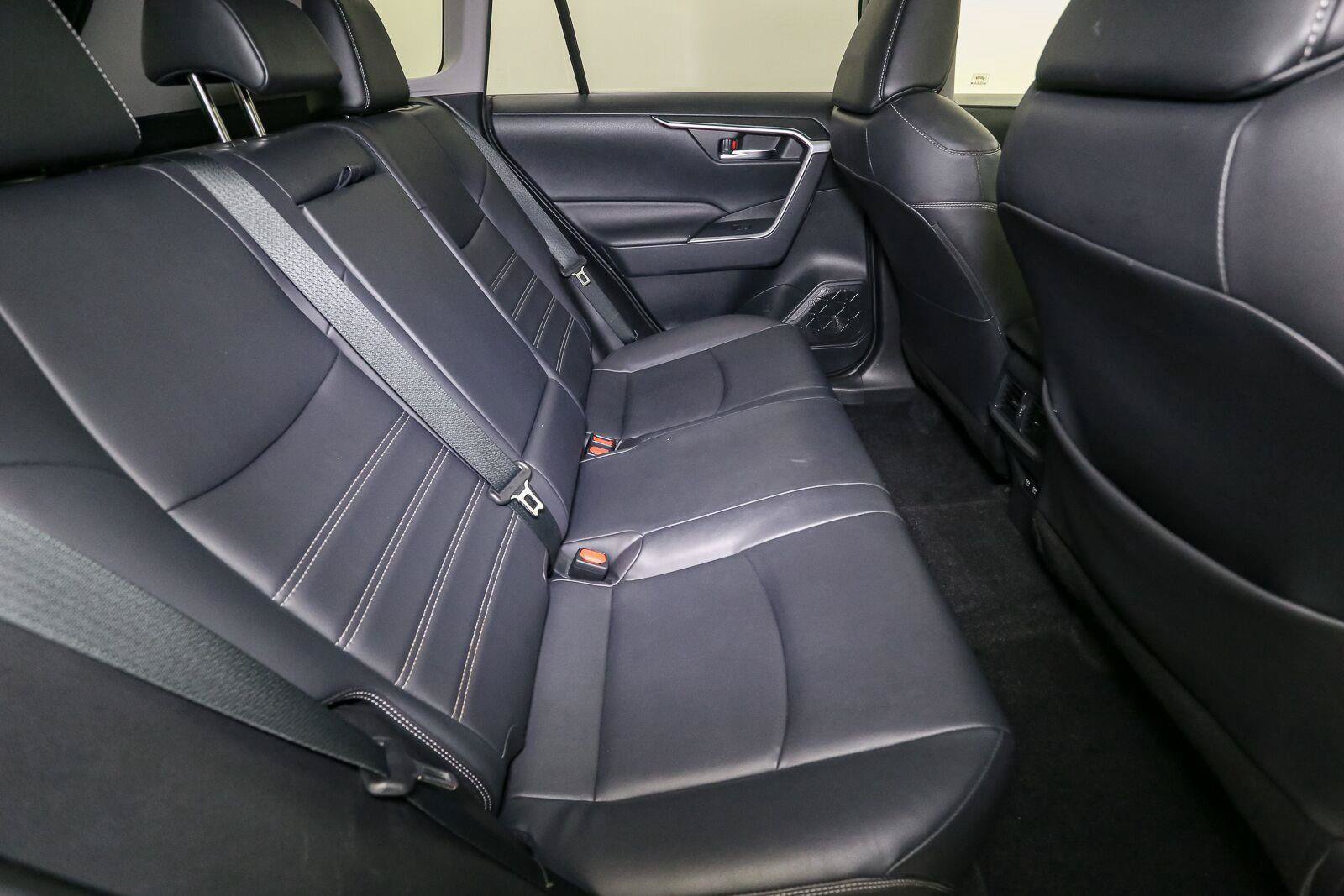 Used 2019 Toyota RAV4 XLE Premium w/ Cold Weather Package AWD/4WD image 21
