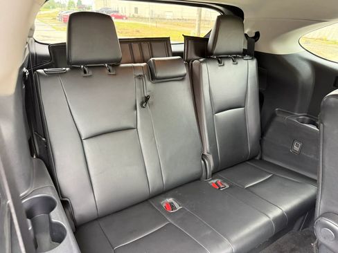 Used 2021 Toyota Highlander XLE FWD image 31