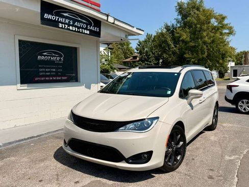 Used 2019 Chrysler Pacifica Limited w/ Advanced Safetytec Group FWD image 5