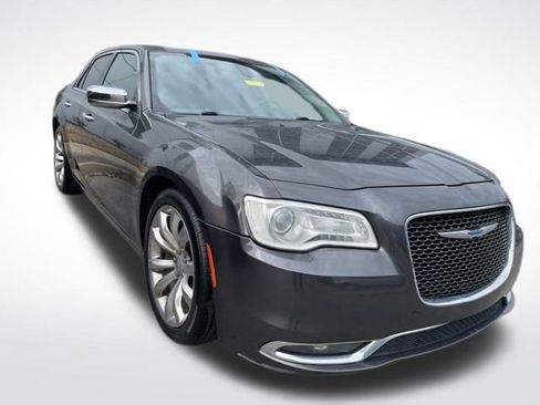 Used 2019 Chrysler 300 Limited image 2