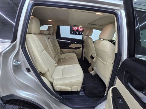 Used 2015 Toyota Highlander XLE FWD image 19