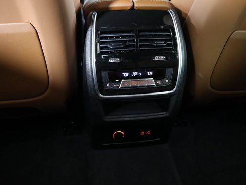 Used 2026 BMW X7 M60i image 38