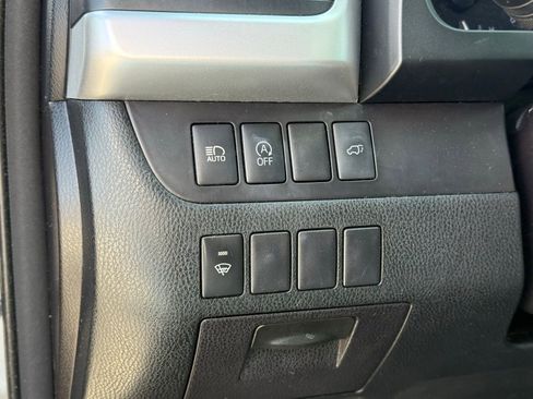 Used 2017 Toyota Highlander SE image 28