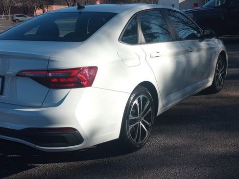 Used 2024 Volkswagen Jetta Sport image 7