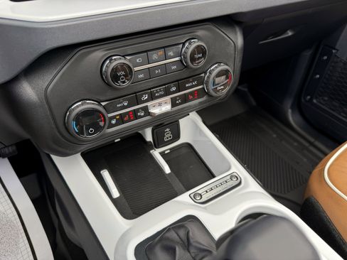 Used 2026 Ford Bronco Outer Banks AWD/4WD image 42
