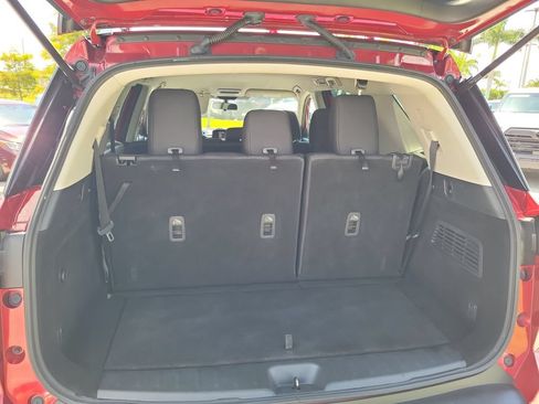 Used 2022 Nissan Pathfinder SV AWD/4WD image 10