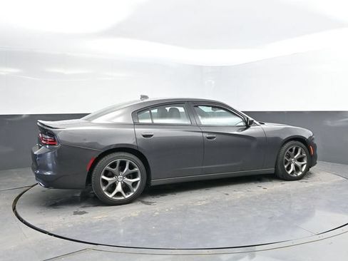 Used 2015 Dodge Charger SXT RWD image 2