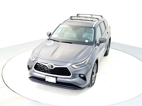 Certified 2023 Toyota Highlander XLE image 11