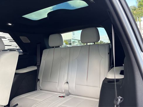 New 2026 Cadillac Vistiq Luxury image 12