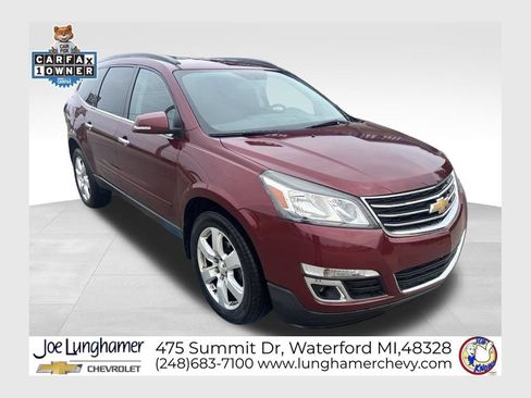 Used 2017 Chevrolet Traverse LT w/ Style and Technology Package FWD image 1