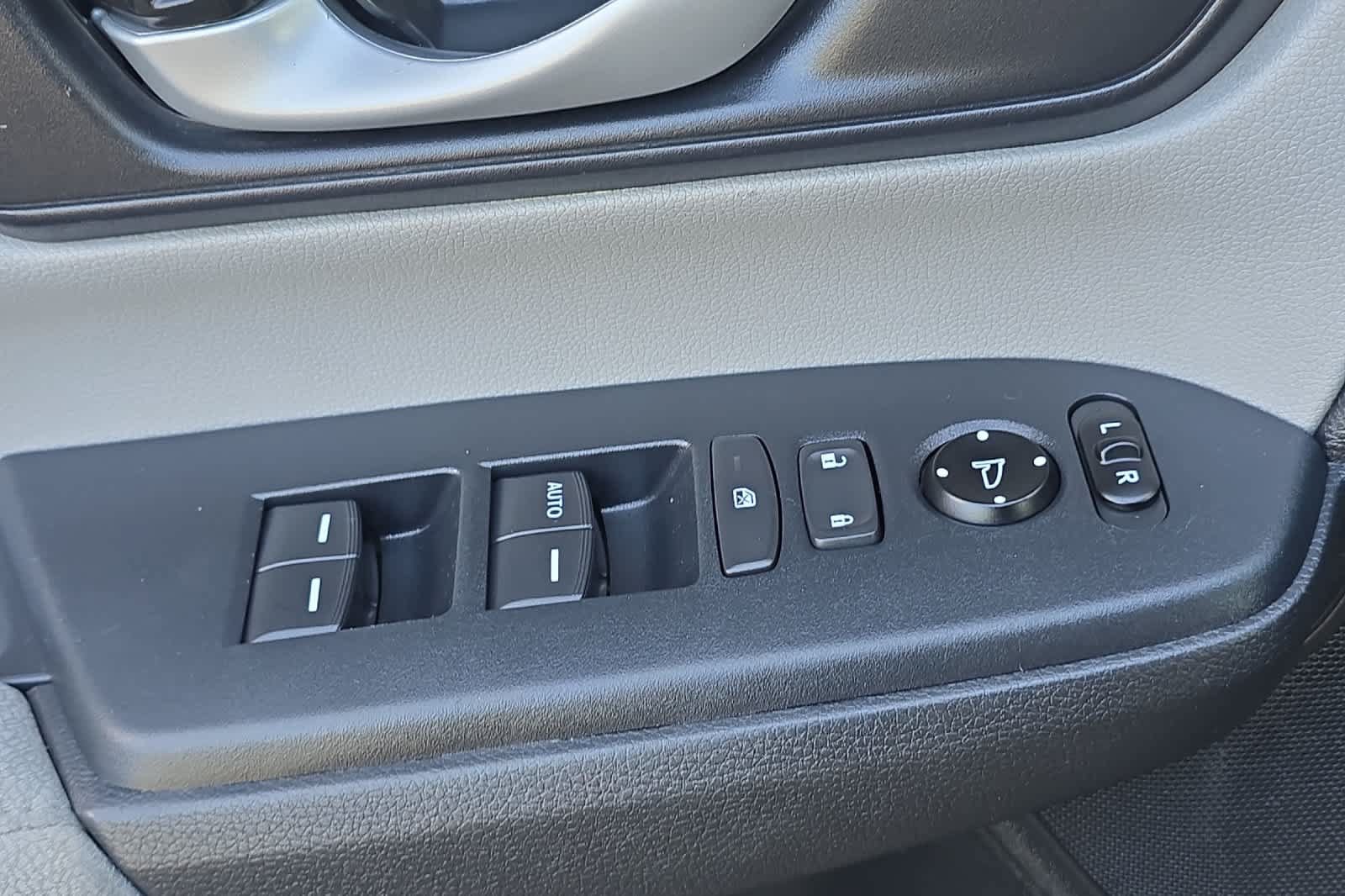 Used 2020 Honda CR-V LX image 13