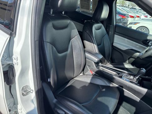 Used 2025 Jeep Compass Limited AWD/4WD image 37