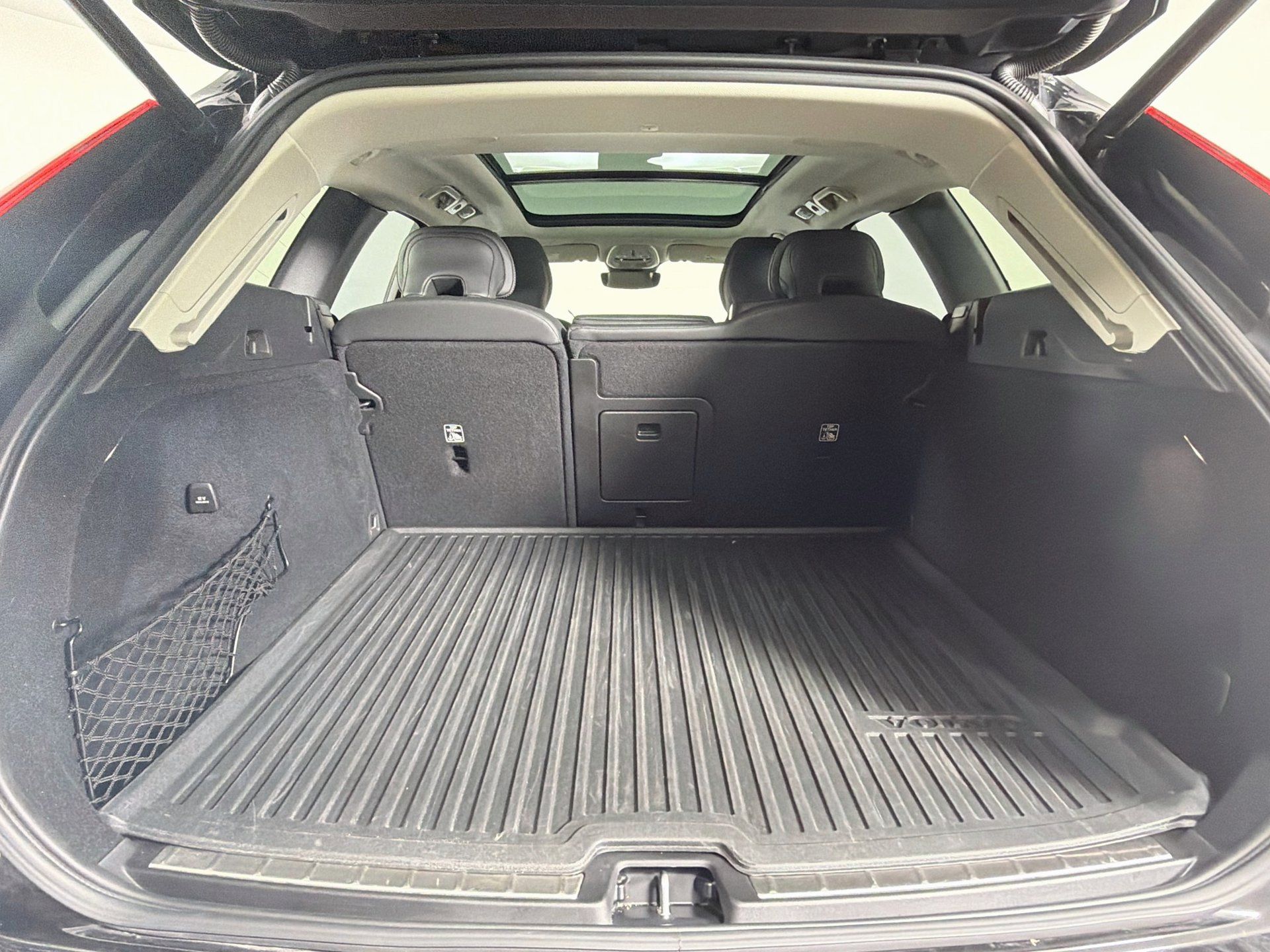 Certified 2026 Volvo XC60 B5 Ultra AWD/4WD image 28