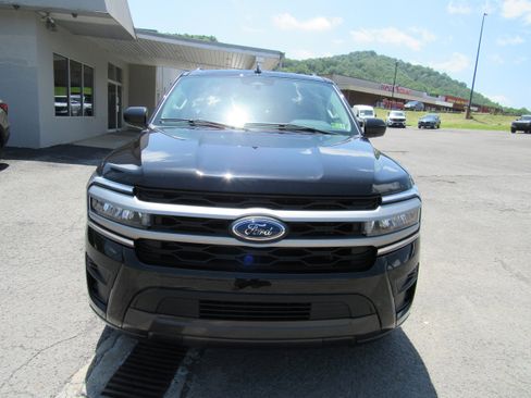 Used 2024 Ford Expedition XLT AWD/4WD image 3