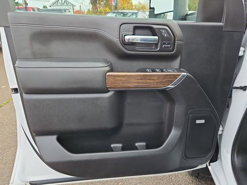 Used 2022 Chevrolet Silverado 2500 High Country w/ Z71 Off-Road Package image 9