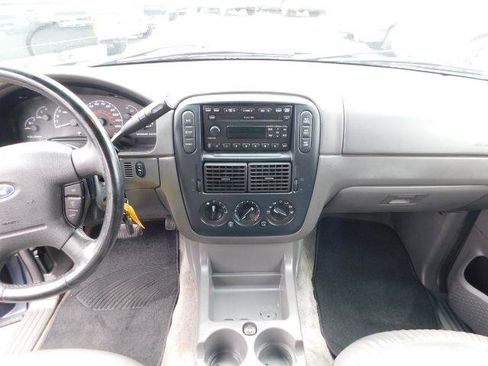 Used 2002 Ford Explorer XLT image 17