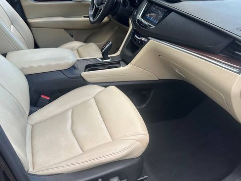 Used 2017 Cadillac XT5 Premium Luxury AWD/4WD image 8