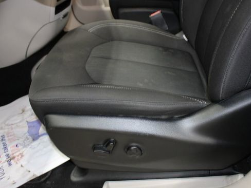 Used 2023 Chrysler Voyager LX FWD image 13