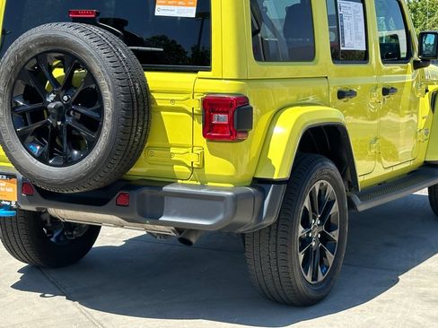 Used 2023 Jeep Wrangler Unlimited Sahara w/ Cold Weather Group AWD/4WD image 8