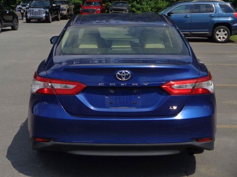 Used 2018 Toyota Camry LE FWD image 6