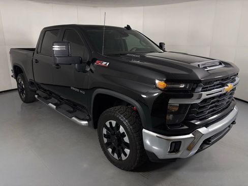 Used 2025 Chevrolet Silverado 2500 LT w/ Convenience Package image 2