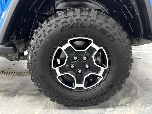 Used 2023 Jeep Gladiator Mojave w/ Dual Top Group image 26