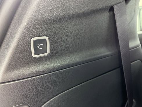 New 2026 Chrysler Pacifica Limited w/ Uconnect Theater Family Group image 26