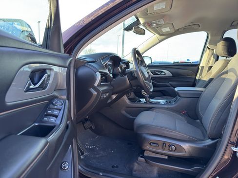 Used 2021 Chevrolet Traverse LT image 11