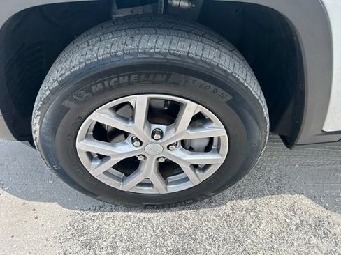 Used 2022 Jeep Grand Cherokee Limited AWD/4WD image 19