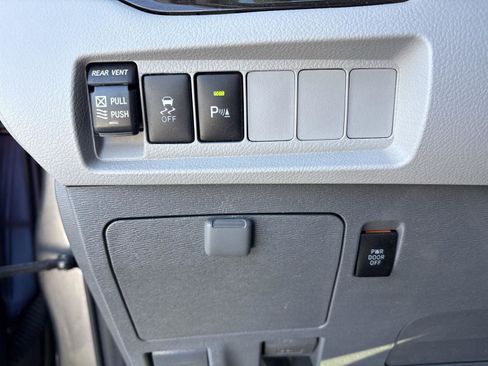 Used 2020 Toyota Sienna XLE image 13