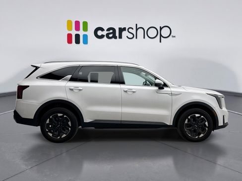 Used 2024 Kia Sorento S w/ Panoramic Sunroof Package image 6