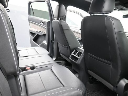 Used 2021 Volkswagen Atlas Cross Sport SE image 16