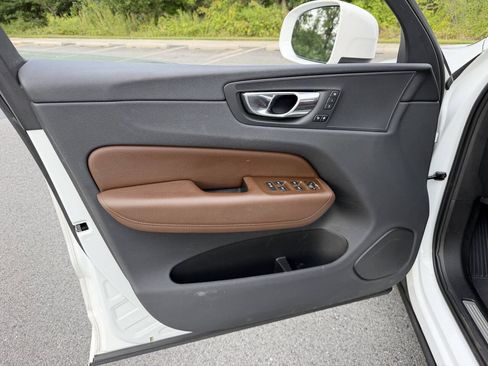 Used 2018 Volvo XC60 T5 Momentum w/ Convenience Package AWD/4WD image 12