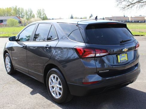 Used 2022 Chevrolet Equinox LS image 3