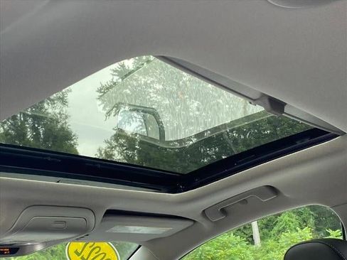 Certified 2022 GMC Acadia SLT w/ Technology Package image 25