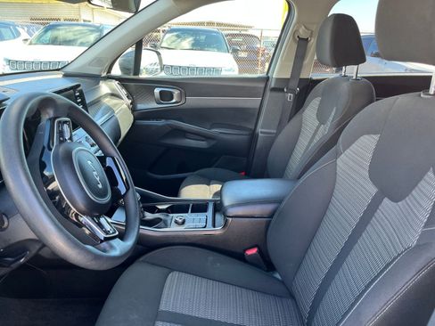 Used 2023 Kia Sorento LX image 27